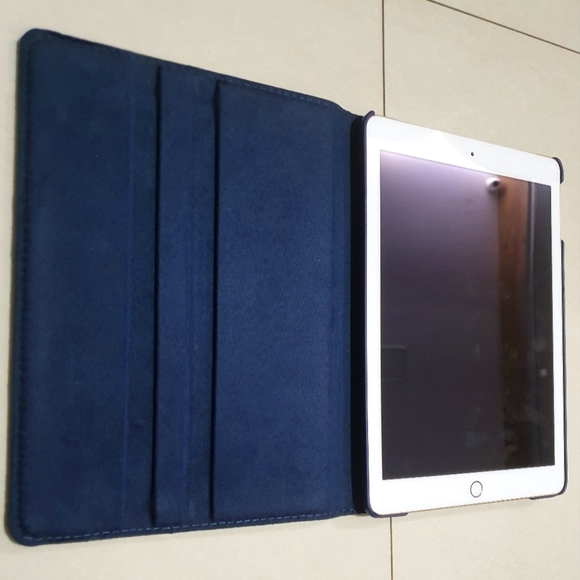 IPAD 6TH GEN 128GB Cellular/Wifi - Picture 8 of 16